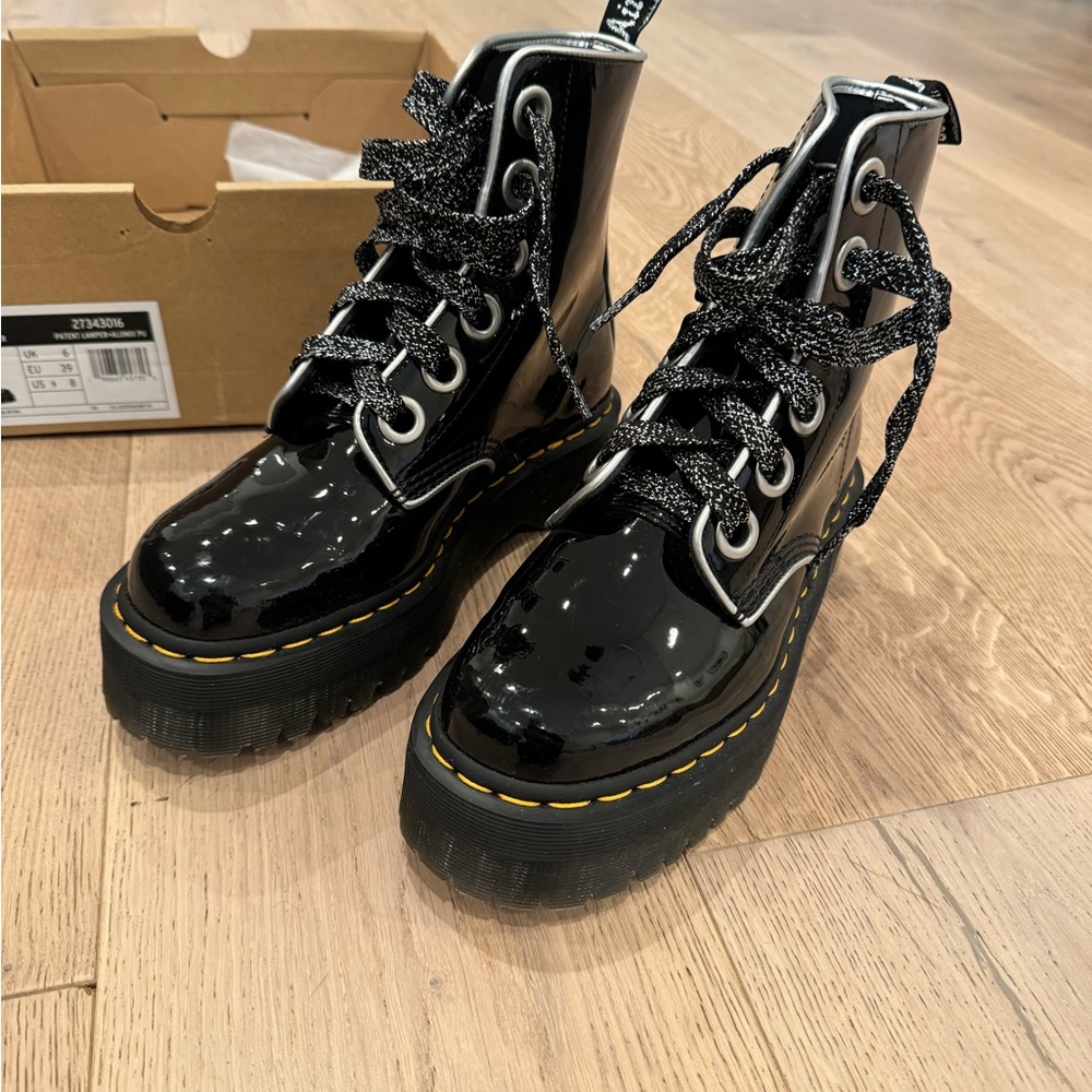 Dr. Martens Molly black silver